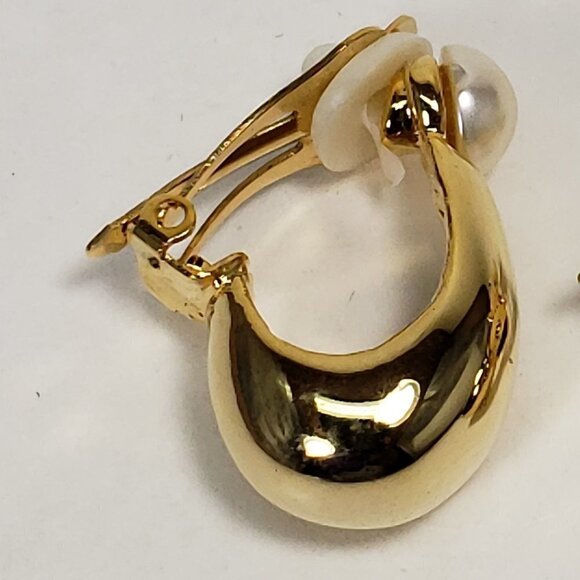 Polished Gold tone Hoop Design Clip-on Earrings - Stylish, Elegant Bold Jewelry - Picture 4 of 9